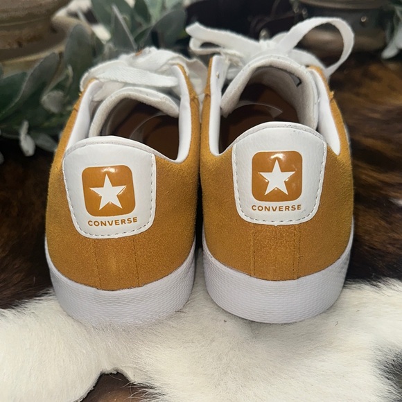 NWOT Converse mens leather Mustard Sneakers - Picture 4 of 8
